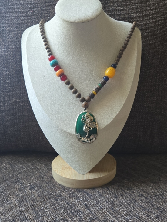 Jewelry - Vintage Whimsical Bohemian Green Butterfly Pendant And Wood Beaded Necklace💫